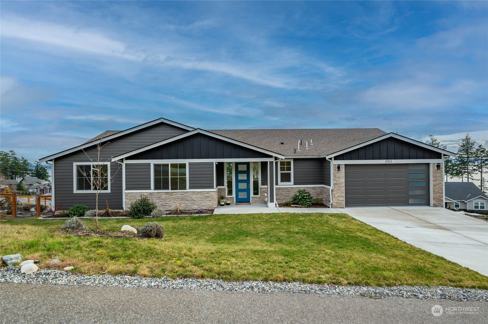 Property Photo: 2052 Saratoga View Way WA 98277