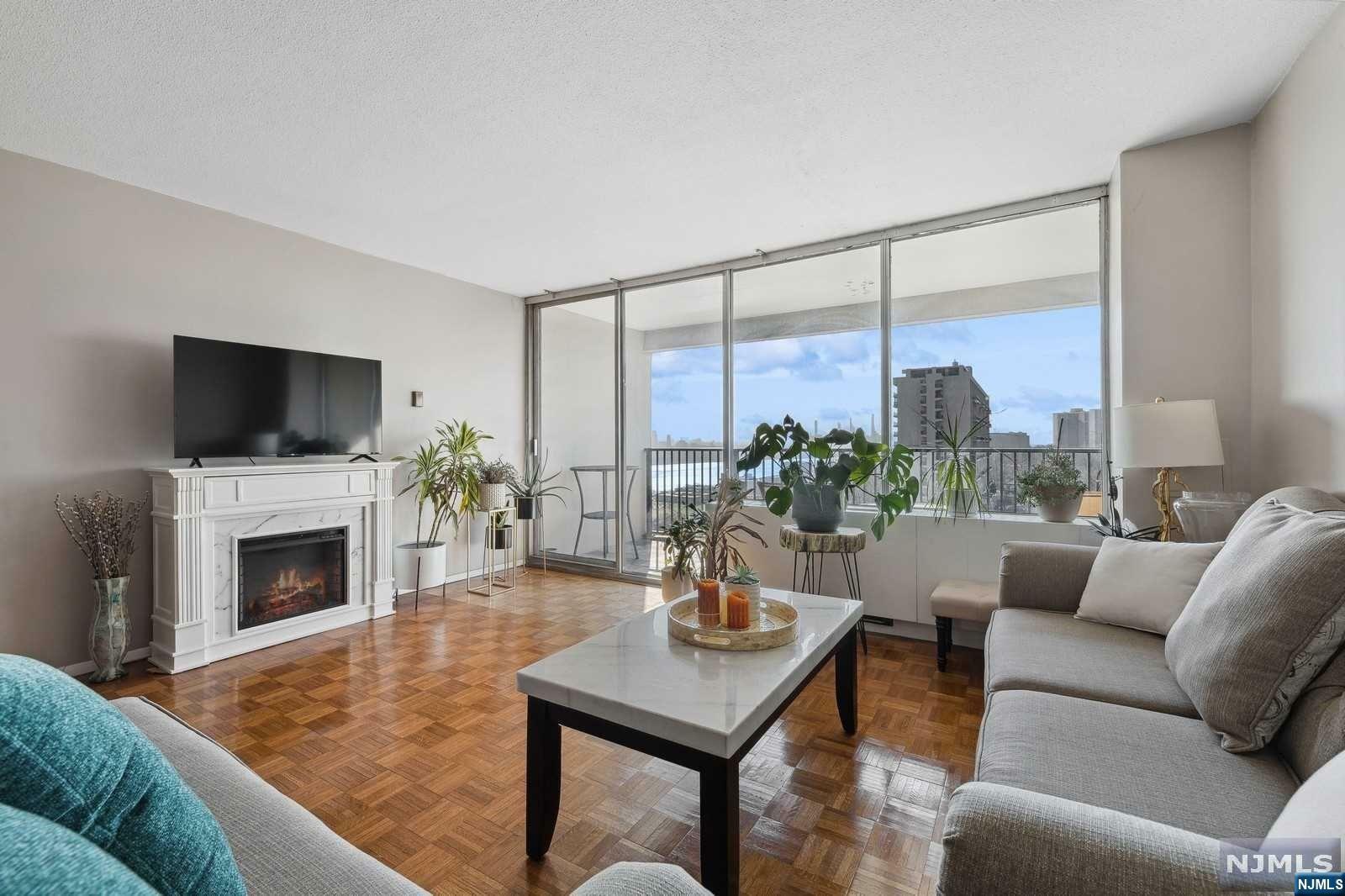 Property Photo:  5 Horizon Road #805  NJ 07024 