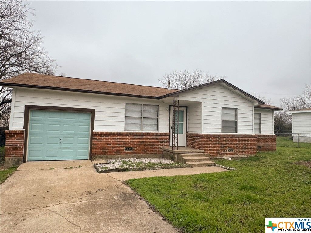 Property Photo:  205 Margaret Lee Street  TX 76522 