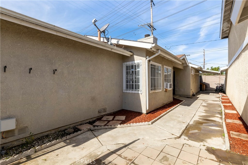 Property Photo:  201 Orleans Way  CA 90805 