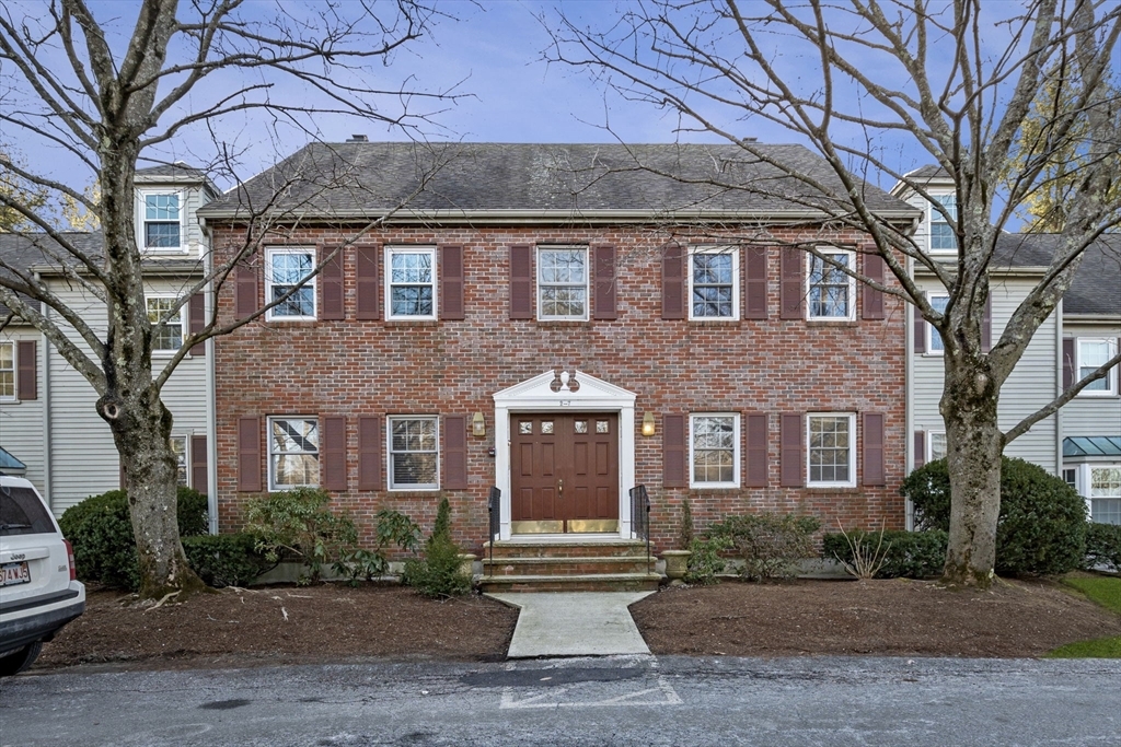 Property Photo:  4 Valiant Way 4  MA 01970 