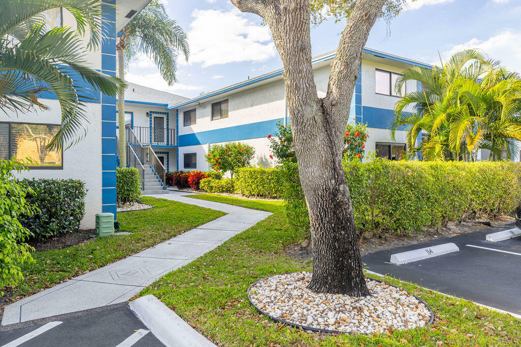 Property Photo:  15301 Pembridge Avenue 70  FL 33484 