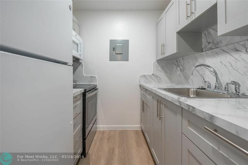 Property Photo:  2551 NW 39th Ter 202  FL 33311 