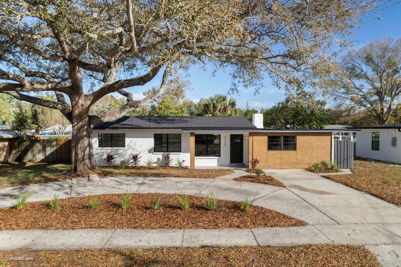 Property Photo: 3709 W Wallace Avenue FL 33611