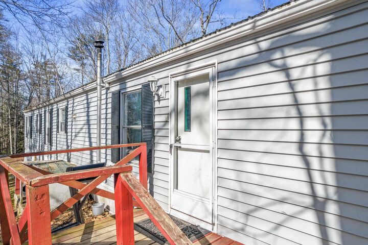 Property Photo:  20 Nottingham Road  NH 03077 