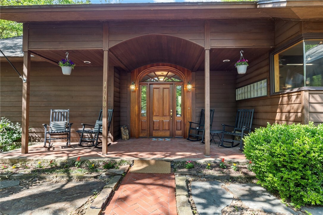 Property Photo:  1708 N Walnut Avenue  AR 72703 