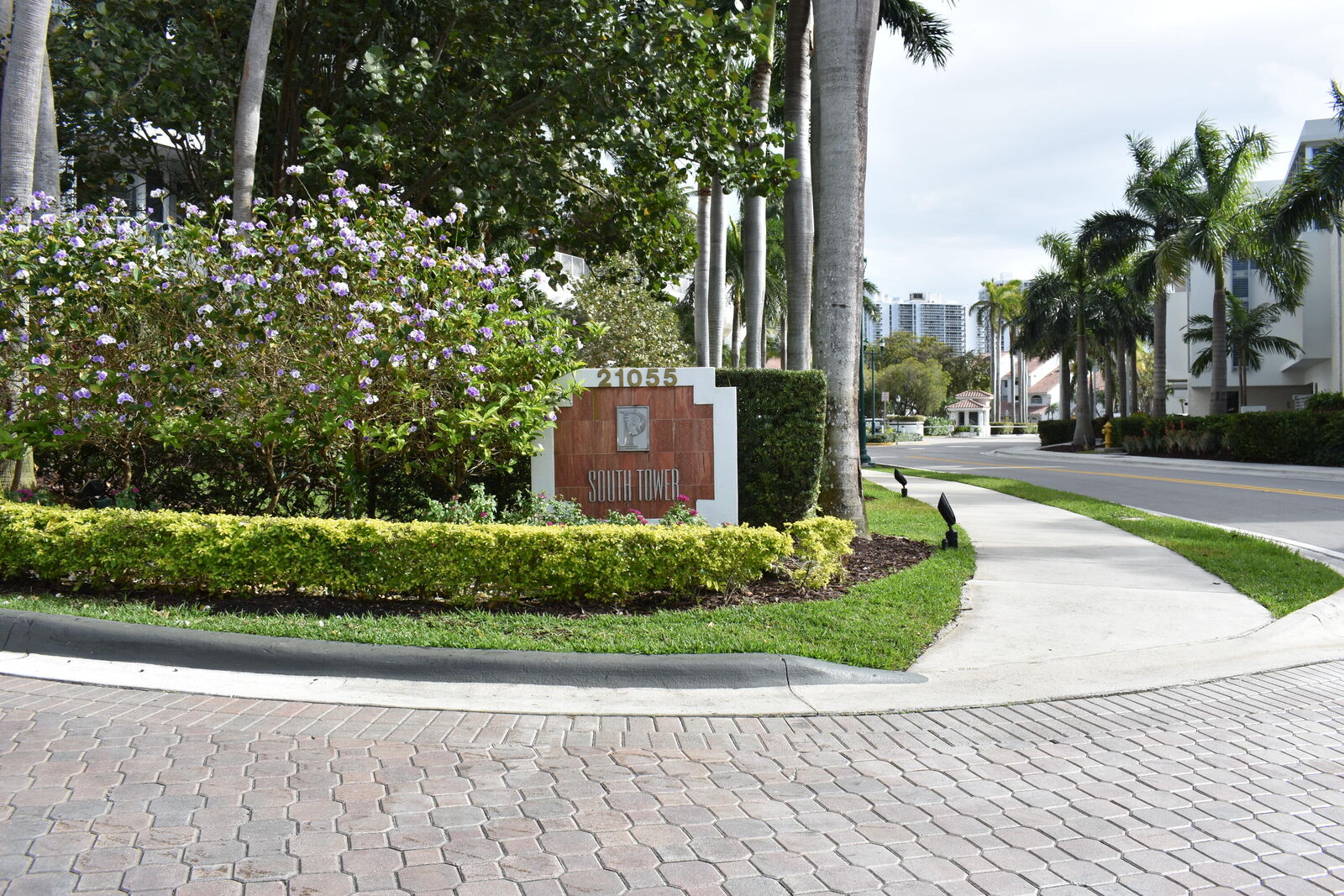 Property Photo:  21055 Yacht Club Drive 1503  FL 33180 