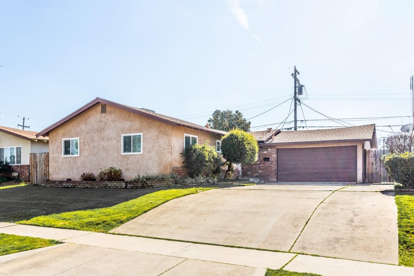 Property Photo: 1932 East Rialto Avenue CA 93726