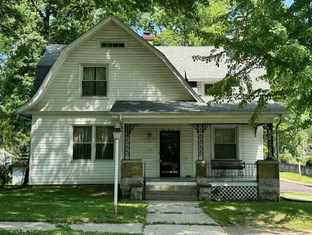 Property Photo:  302 Woodlawn Street  MO 65265 