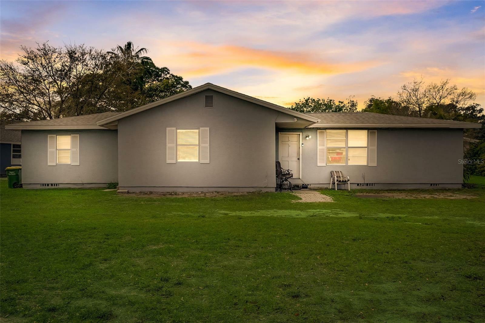 Property Photo:  733 Tarpon Avenue  FL 34237 