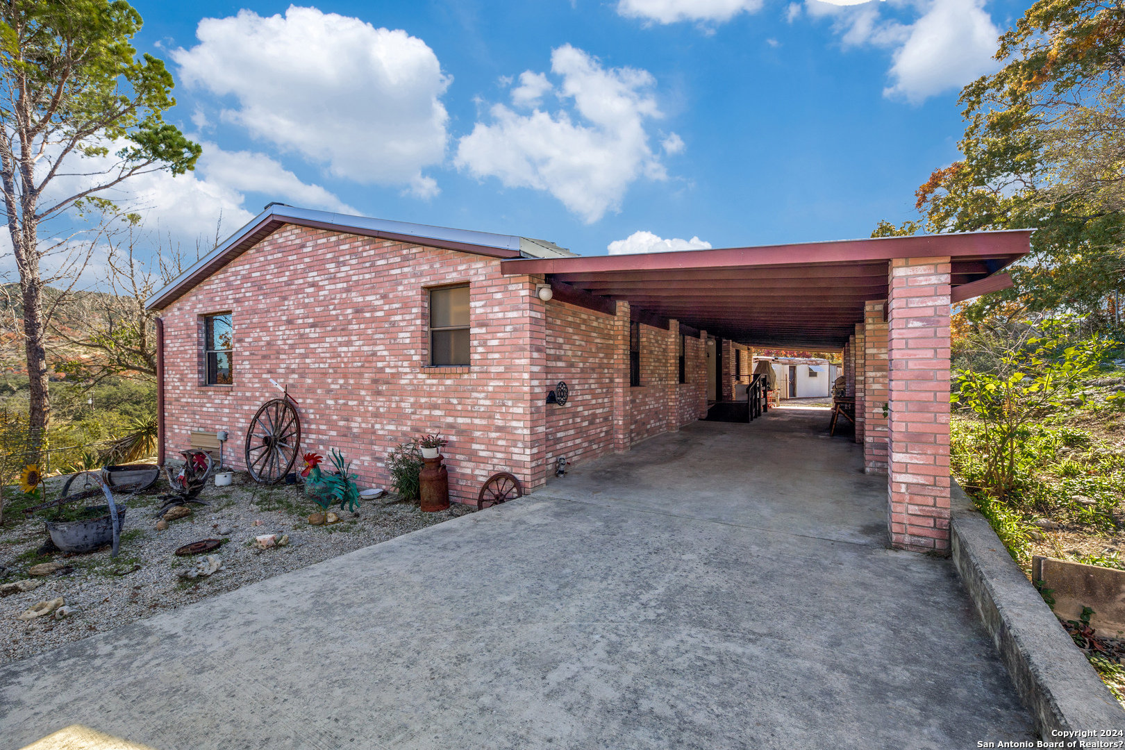 Property Photo:  1560 Coalkiln Rd  TX 78055 