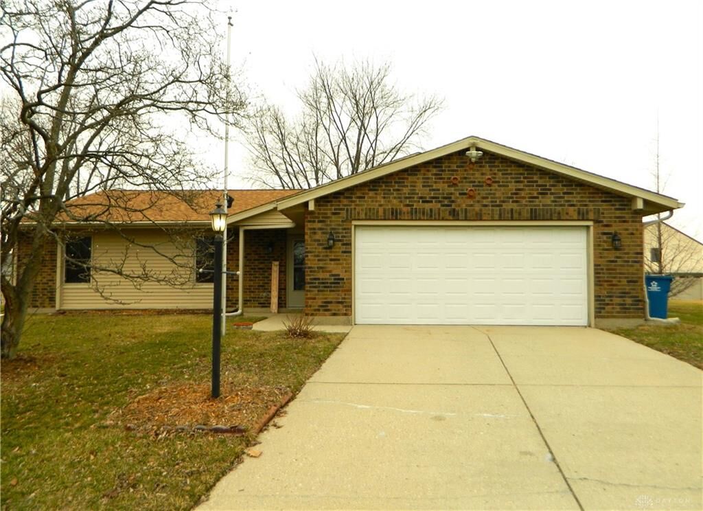 Property Photo: 8585 Gateview Court OH 45424
