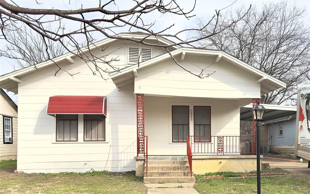 Property Photo:  3025 James Avenue  TX 76110 