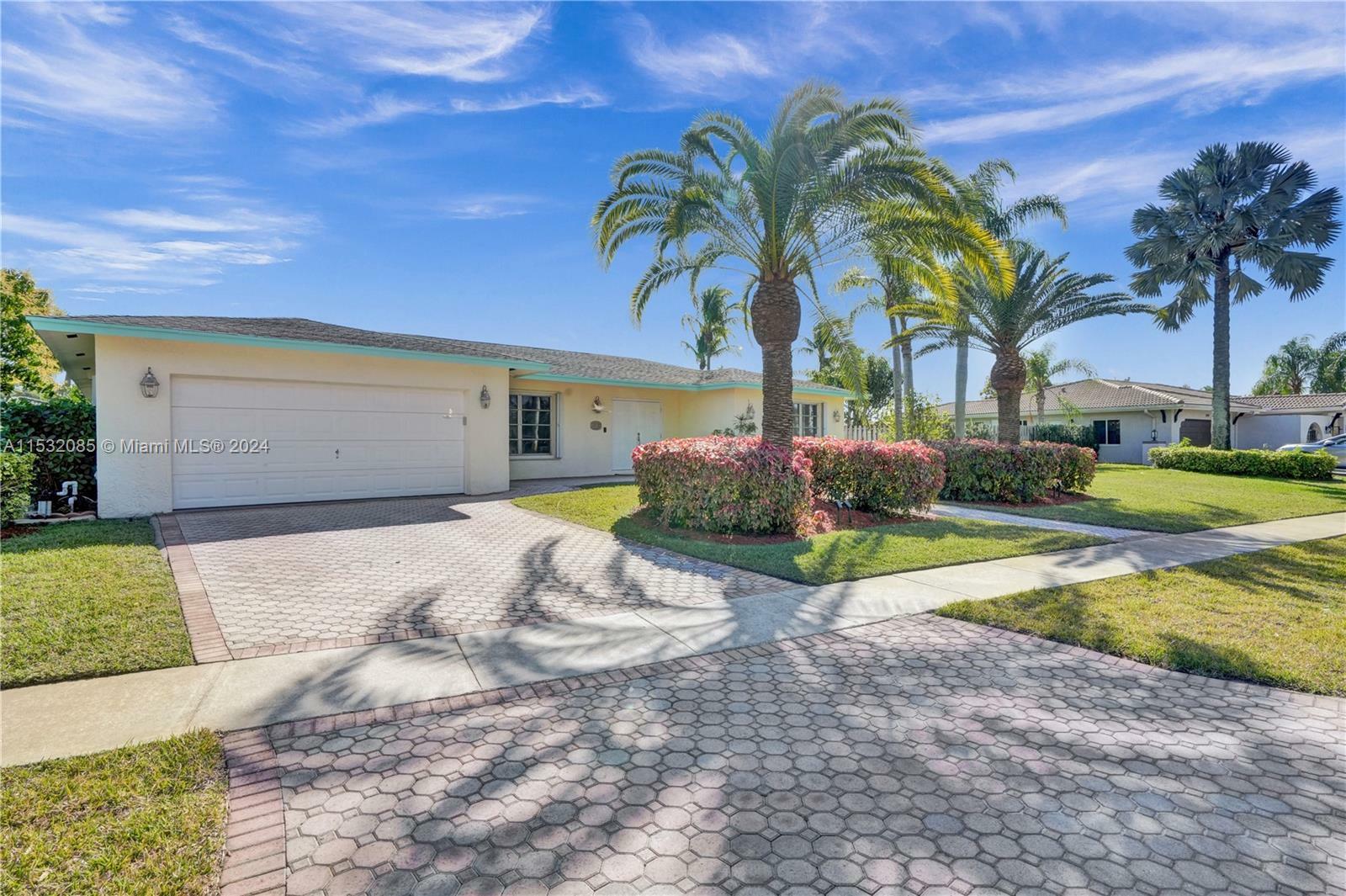 Property Photo:  483 Sailboat Cir  FL 33326 