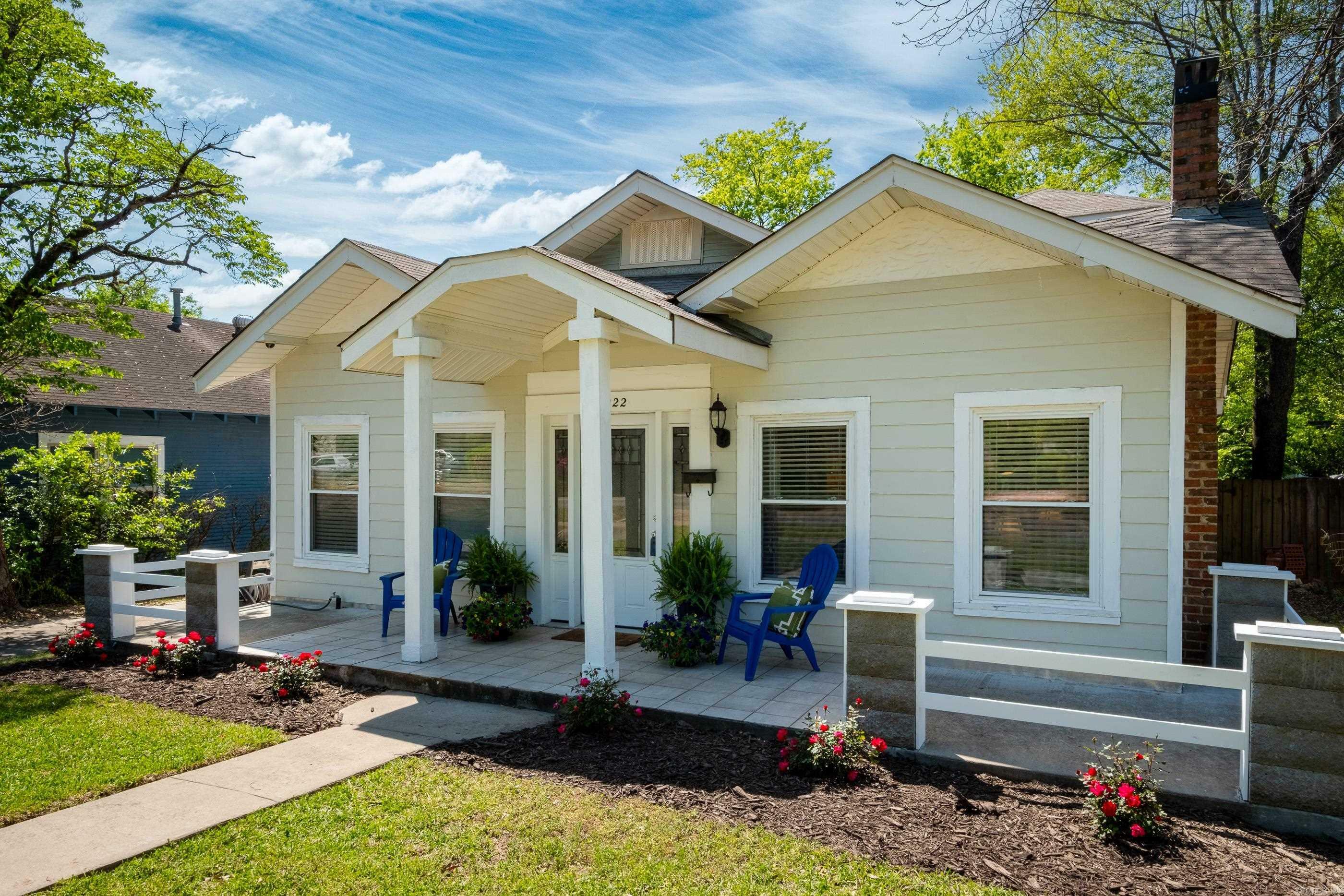 Property Photo: 2222 N University AR 72207