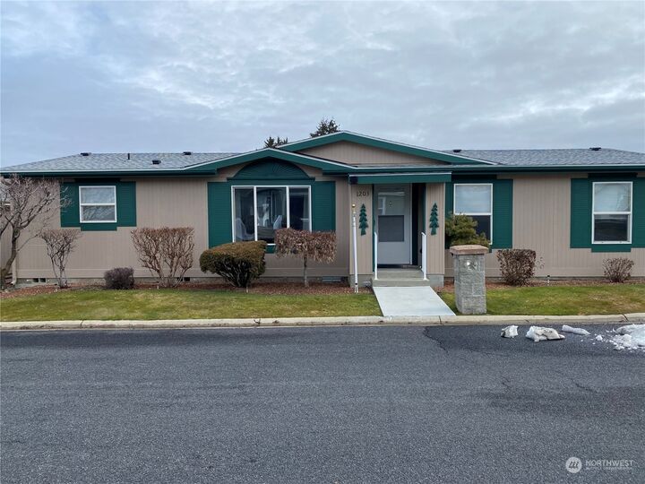 Property Photo:  1203 Woods Street  WA 98801 