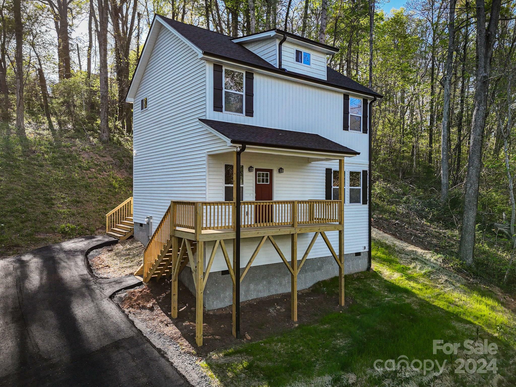 Property Photo:  461 Governors View Road  NC 28805 