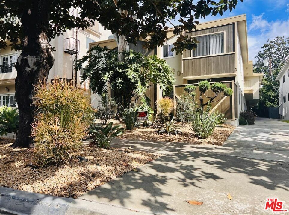 Property Photo:  1920   Manning Ave  CA 90025 