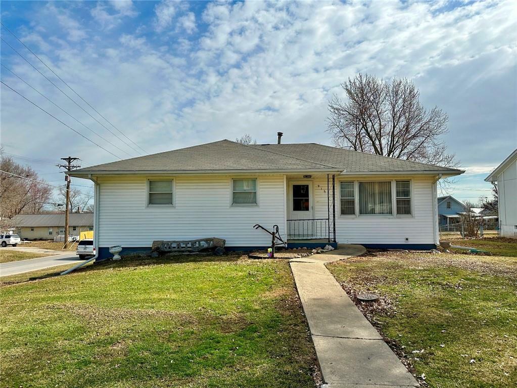 Property Photo:  916 Normal Street  MO 64683 