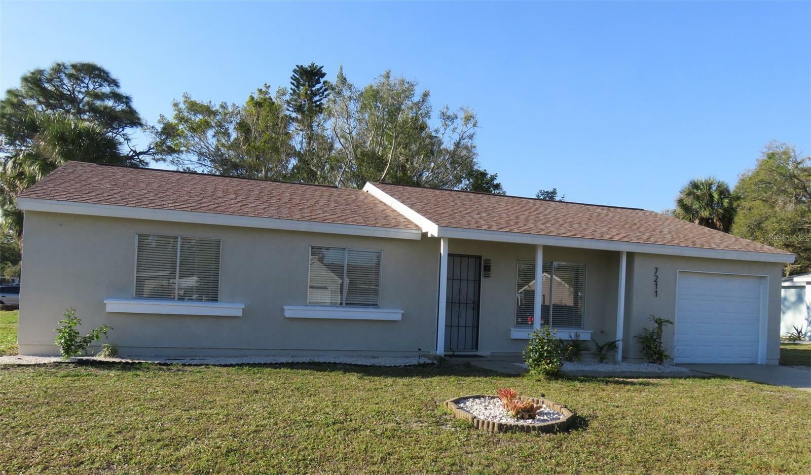 Property Photo: 7211 Elyton Drive FL 34287