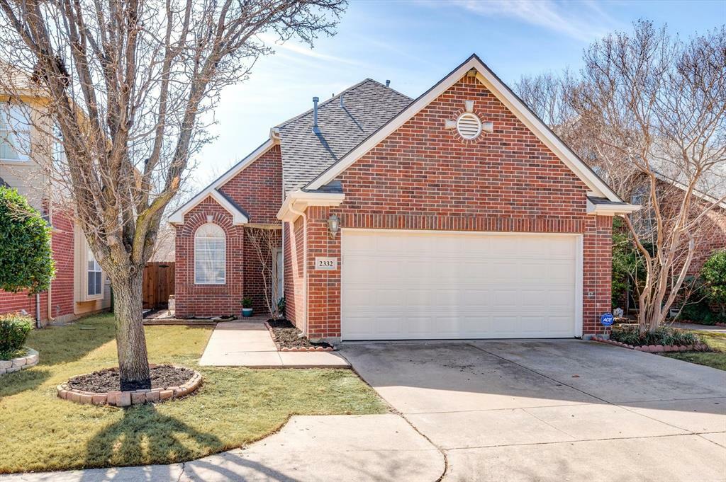 Property Photo: 2332 Leafy Glen Court TX 76022