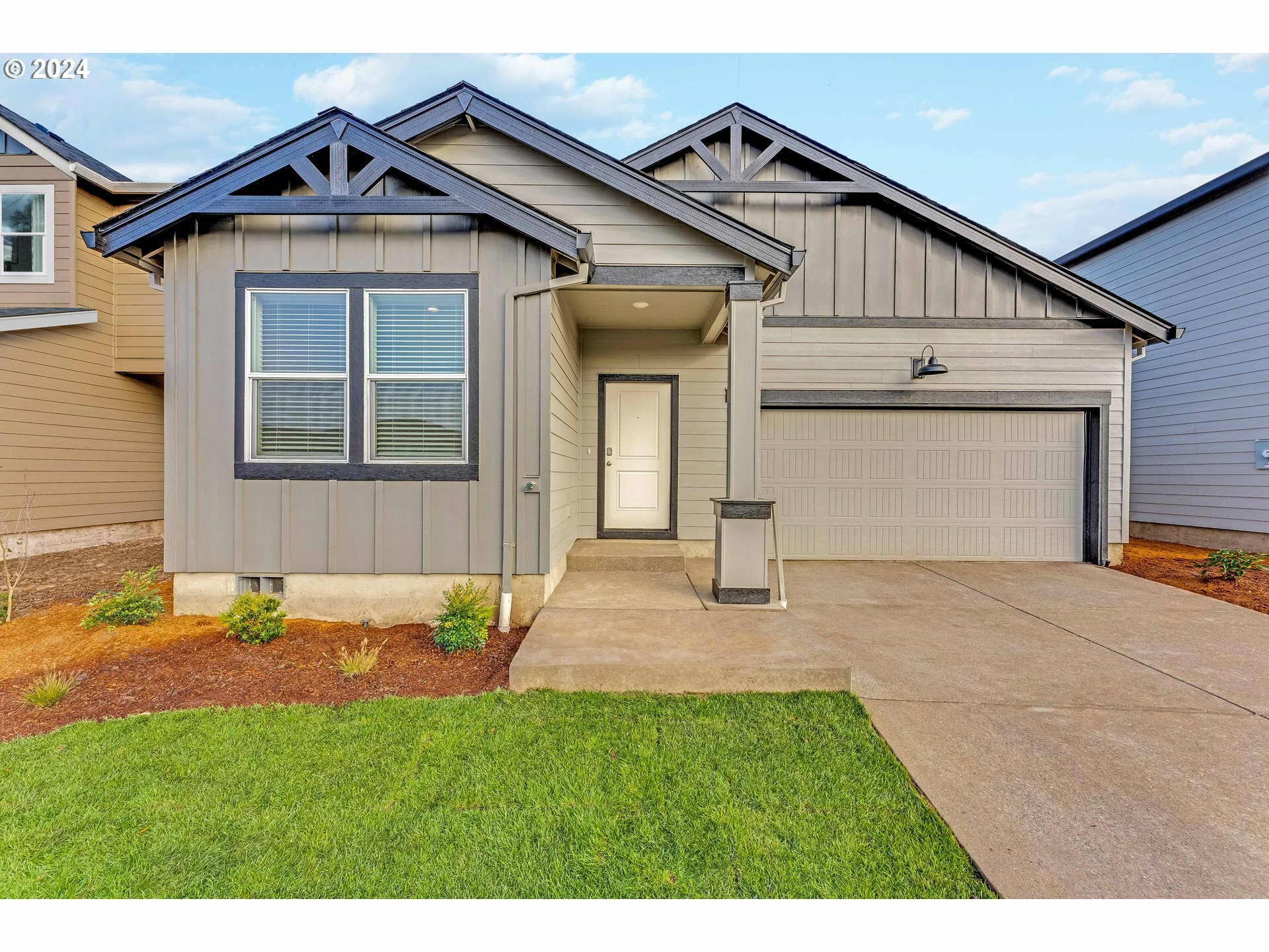 Property Photo: 2669 V St OR 97477