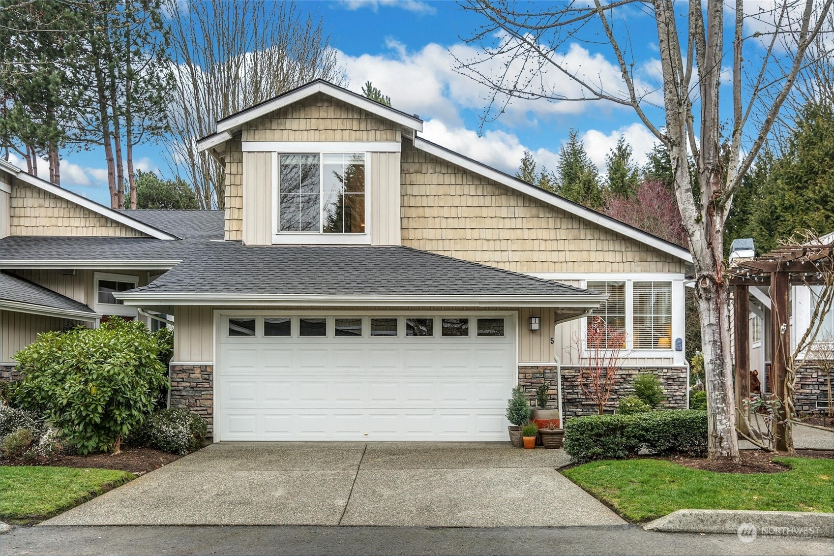 Property Photo:  120 Newport Way NW 5  WA 98027 