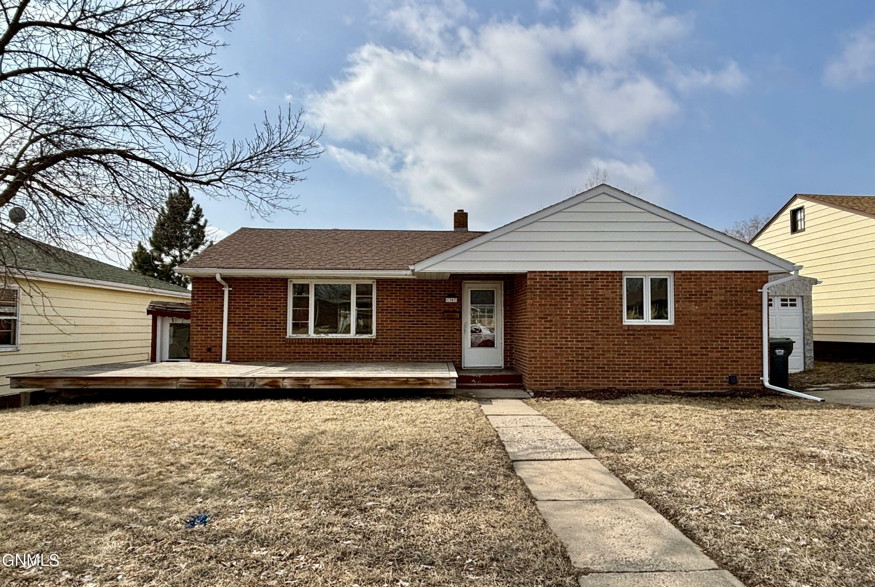 Property Photo:  1307 Monte Drive NW  ND 58554 