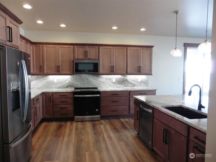 Property Photo: 2637 Patriot Way SE WA 98802