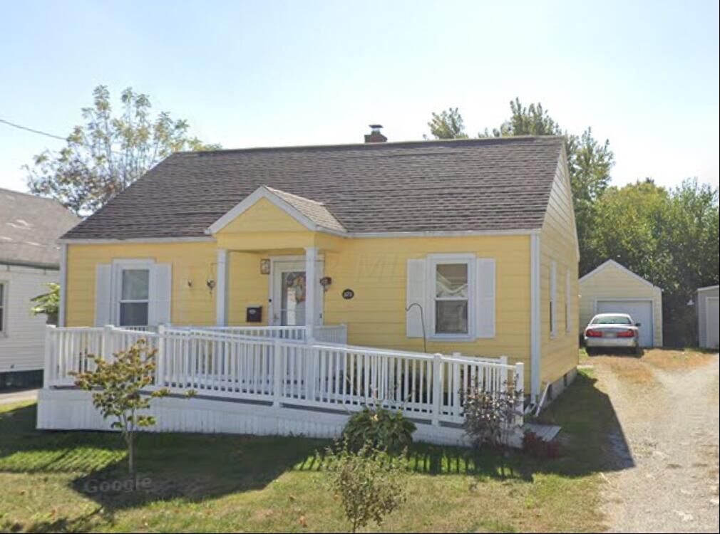Property Photo: 323 Powhattan Street OH 43302