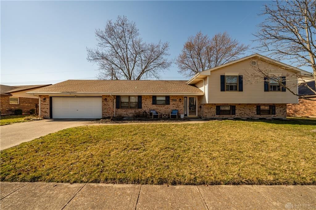 Property Photo: 1121 Kirkley Hall Drive OH 45342