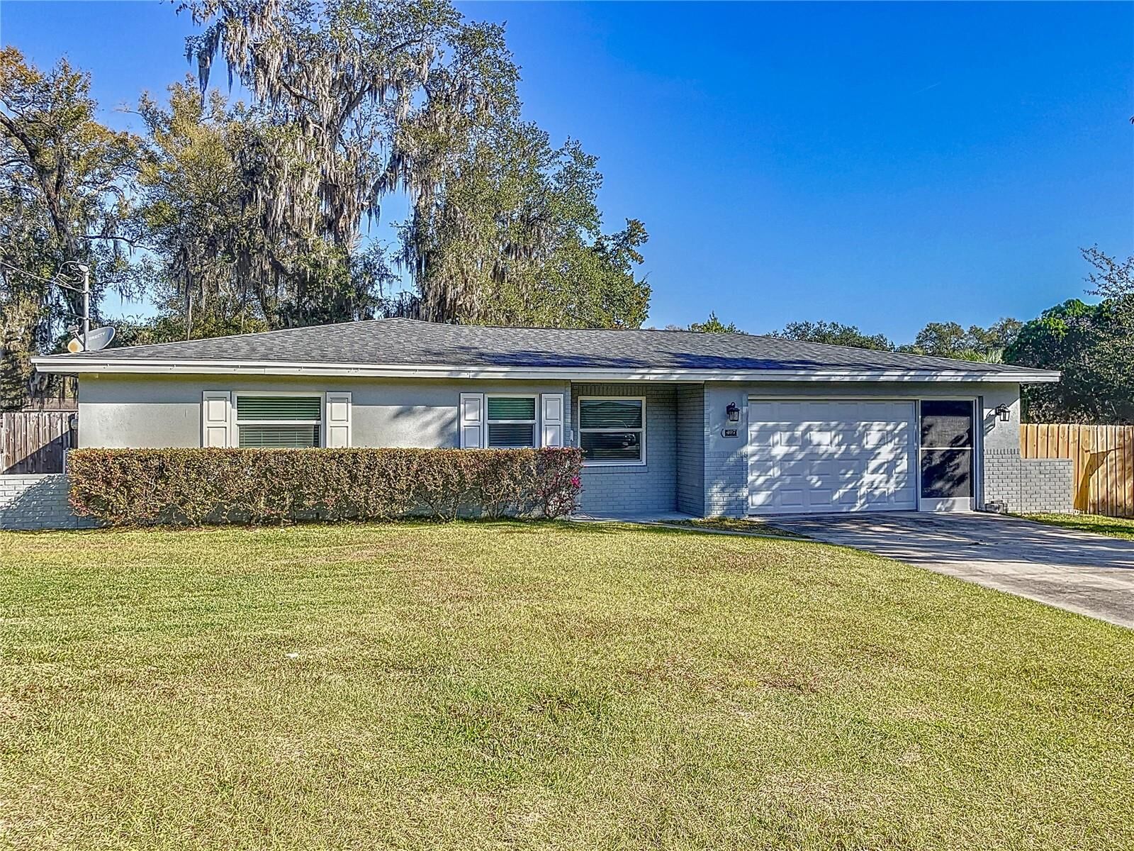 Property Photo:  407 E Oakwood Avenue  FL 32763 