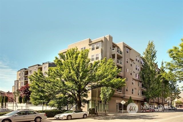 4343 Roosevelt Way NE 401  Seattle WA 98105 photo