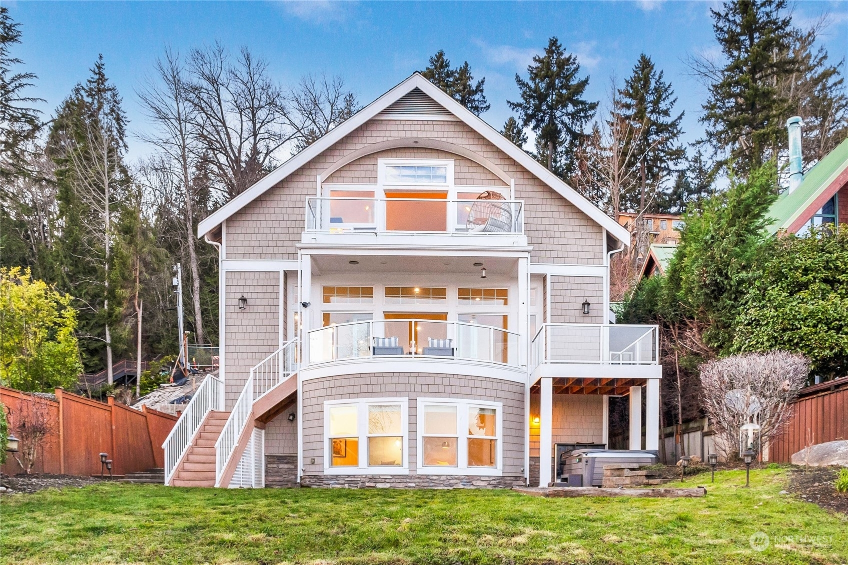 Property Photo: 1096 W Lake Sammamish Parkway NE WA 98008