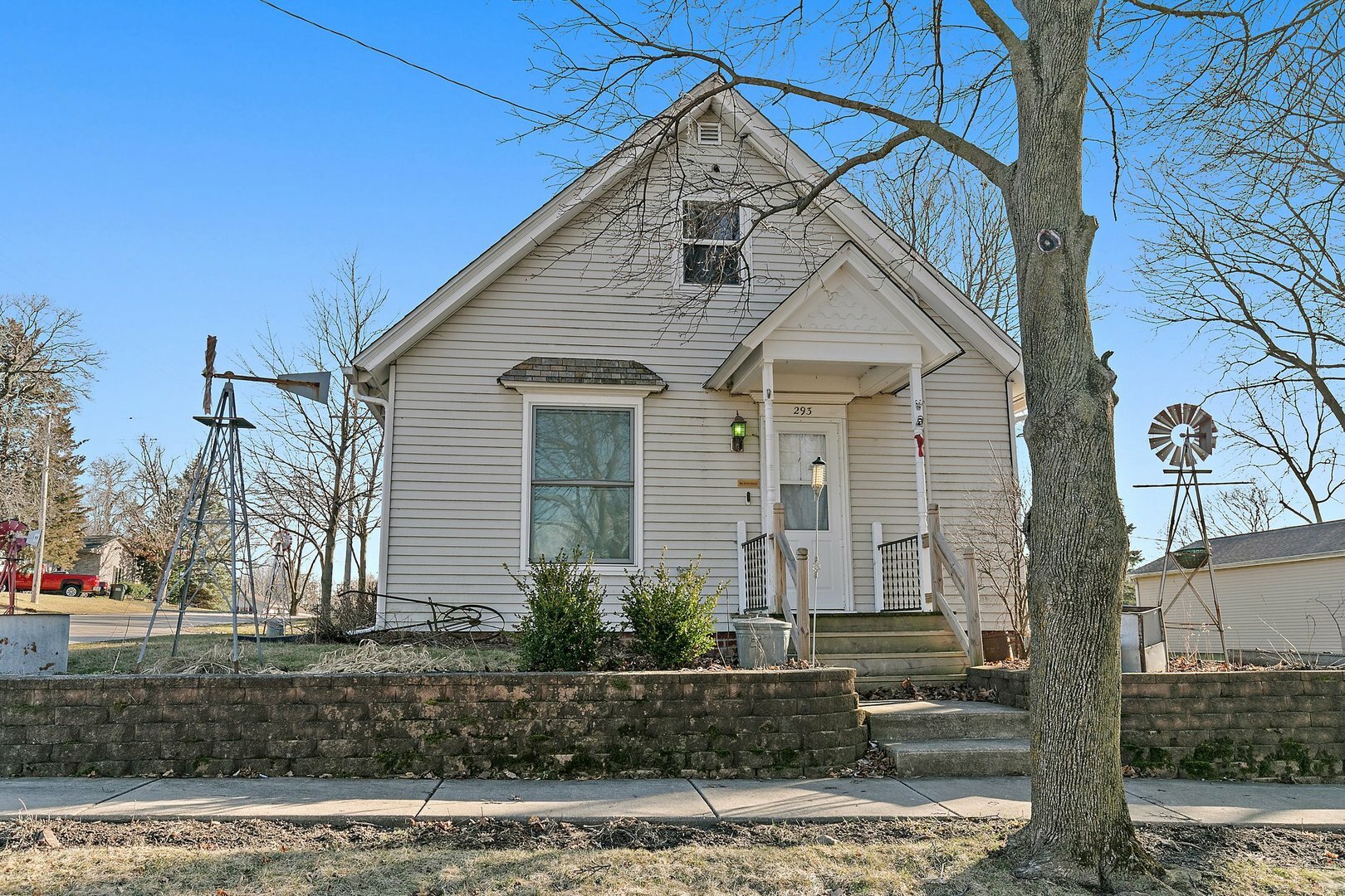 Property Photo:  293 E Jackson Avenue  IL 60140 