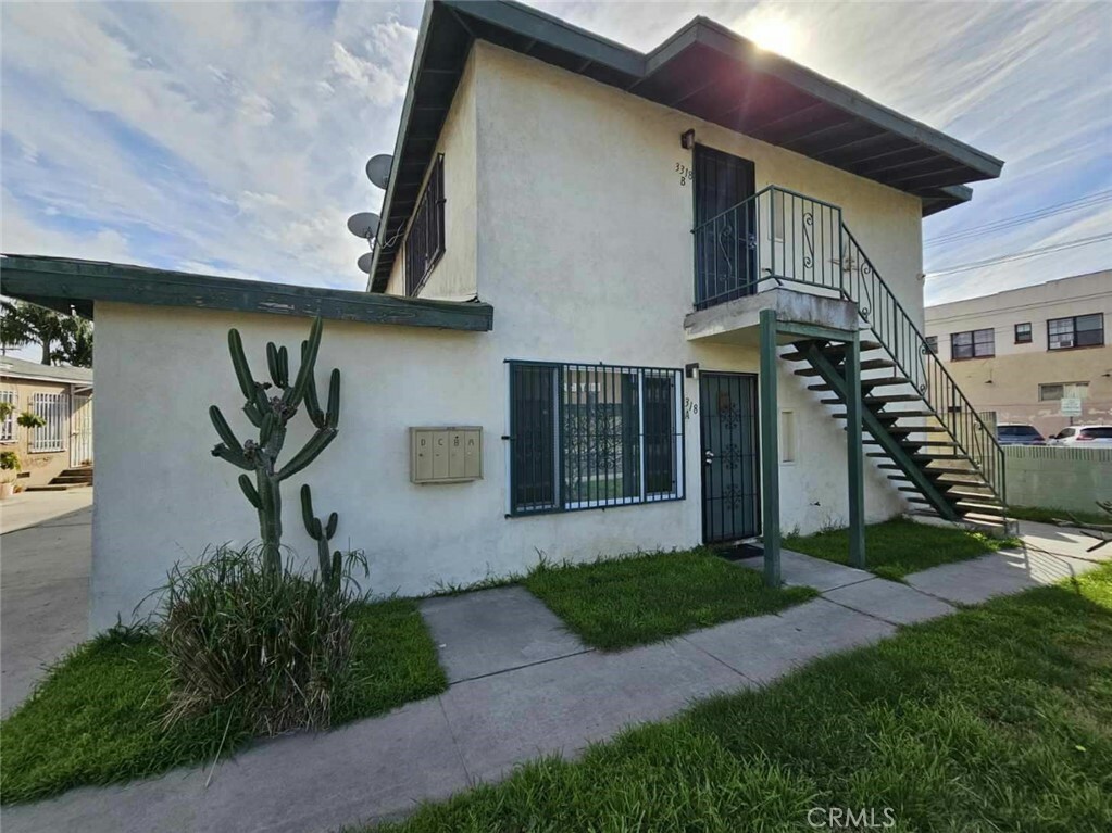 Property Photo:  3318 Mulford Avenue  CA 90262 