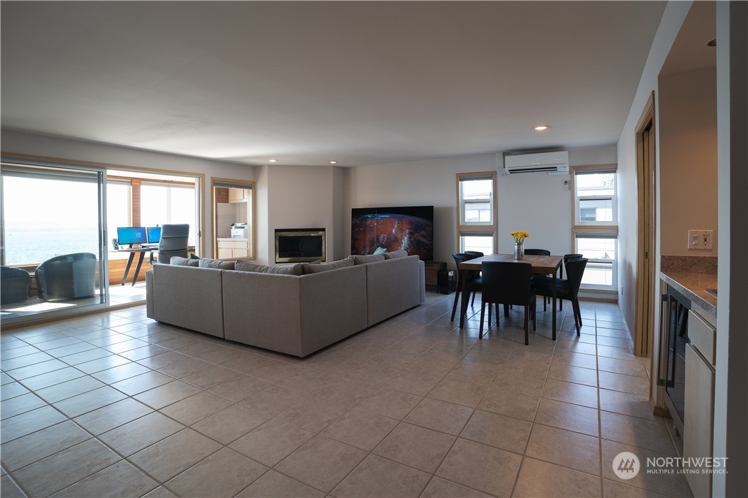 Property Photo: 827 Lake Street 304 WA 98033