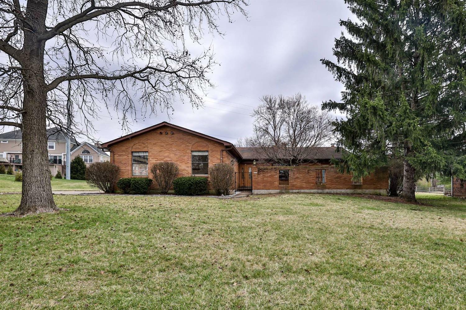 Property Photo: 3339 Braewood Drive OH 45241