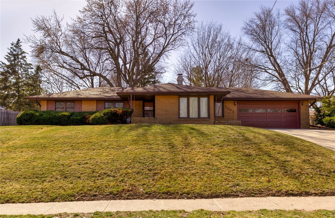 Property Photo:  9004 Urbandale Avenue  IA 50322 