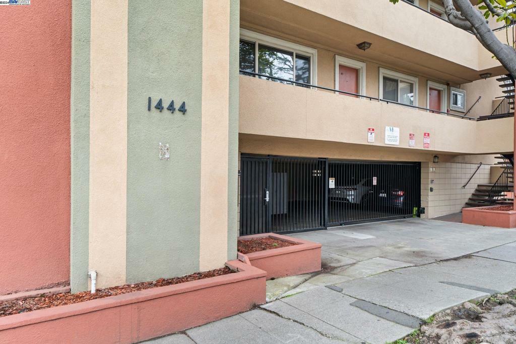 Property Photo:  1444 Walnut St  CA 94709 