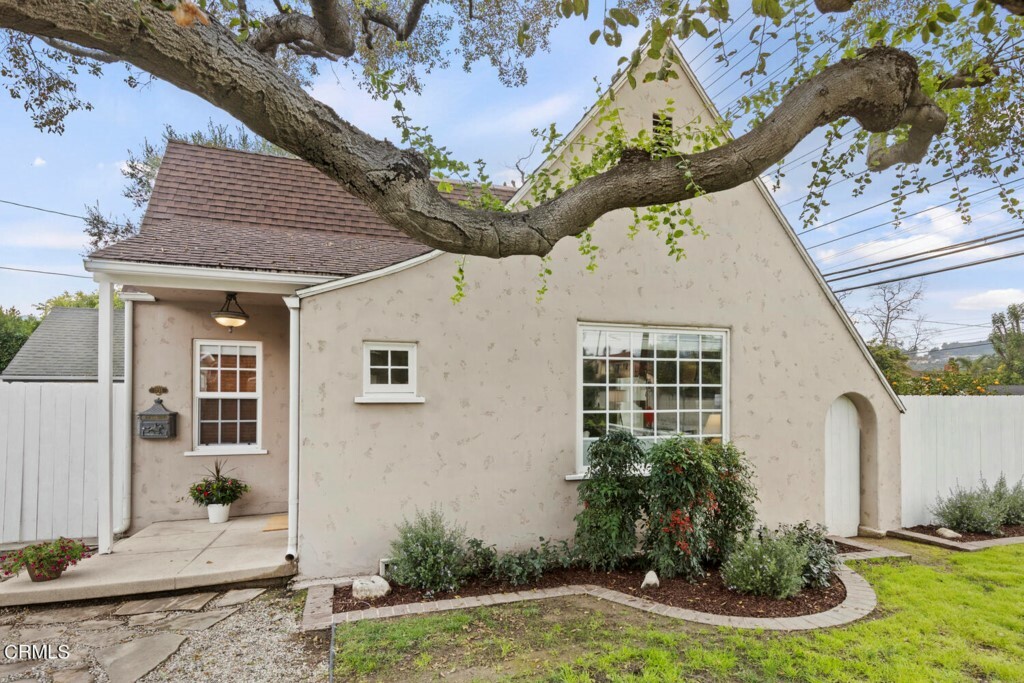 Property Photo:  1758 Fern Lane  CA 91208 