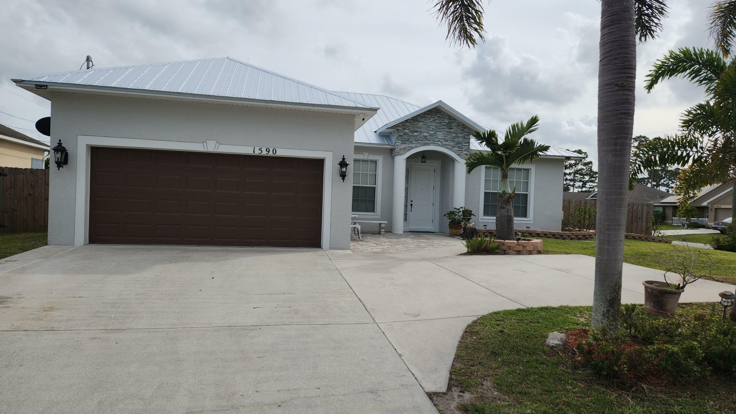 Property Photo:  1590 SW Wepaco Avenue  FL 34953 