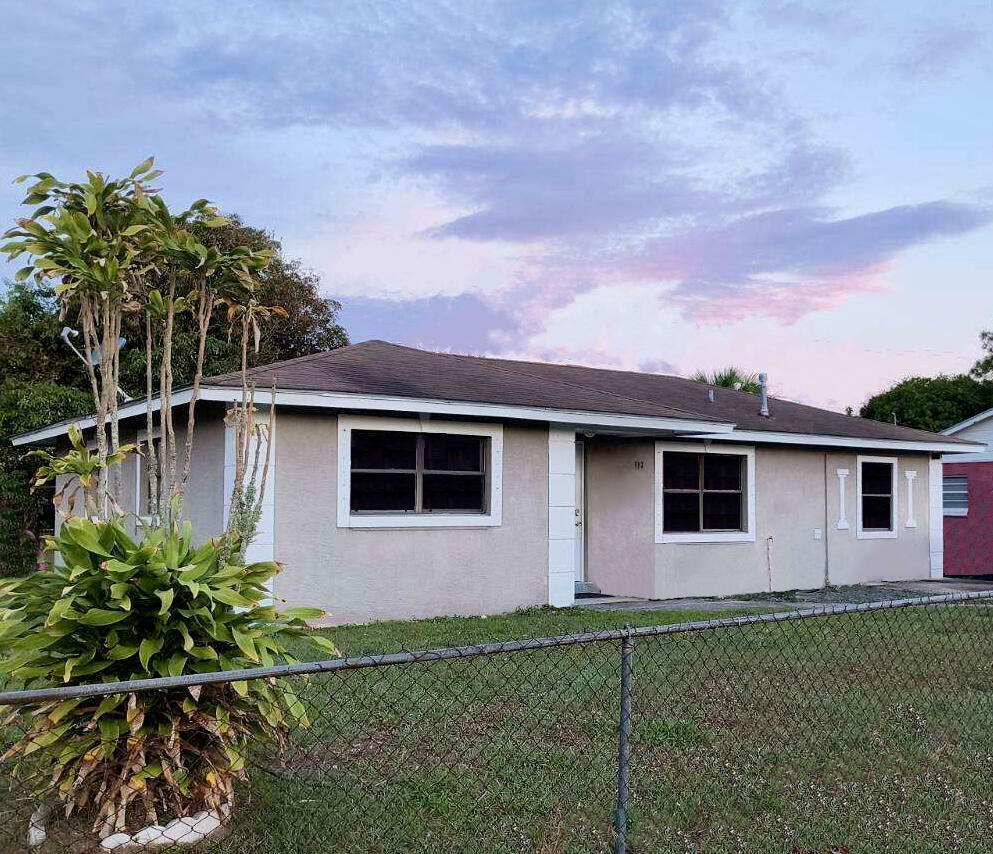 Property Photo:  113 Hilton Drive  FL 34946 