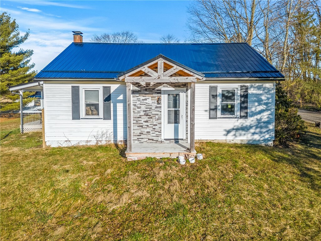 Property Photo:  259 Line Rd  PA 16137 