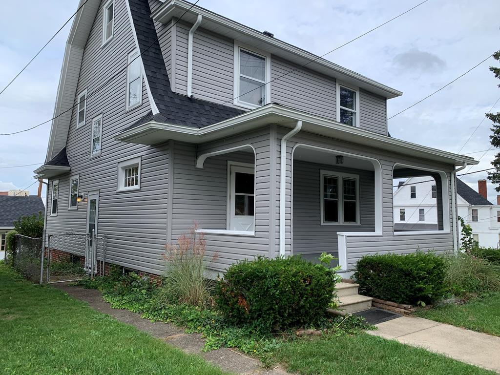 Property Photo: 104 W Washington St OH 44805