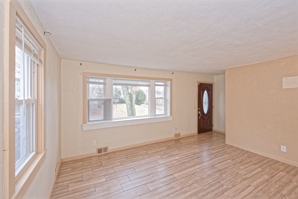 Property Photo:  102 Kings View Rd  MA 01752 