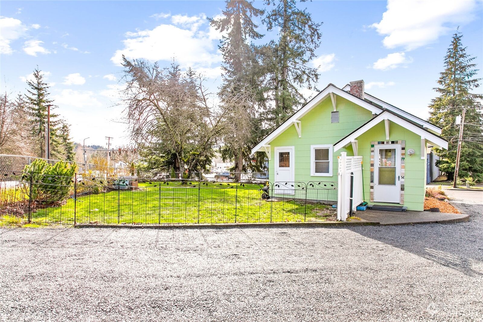 Property Photo: 2010 Woburn Street WA 98229