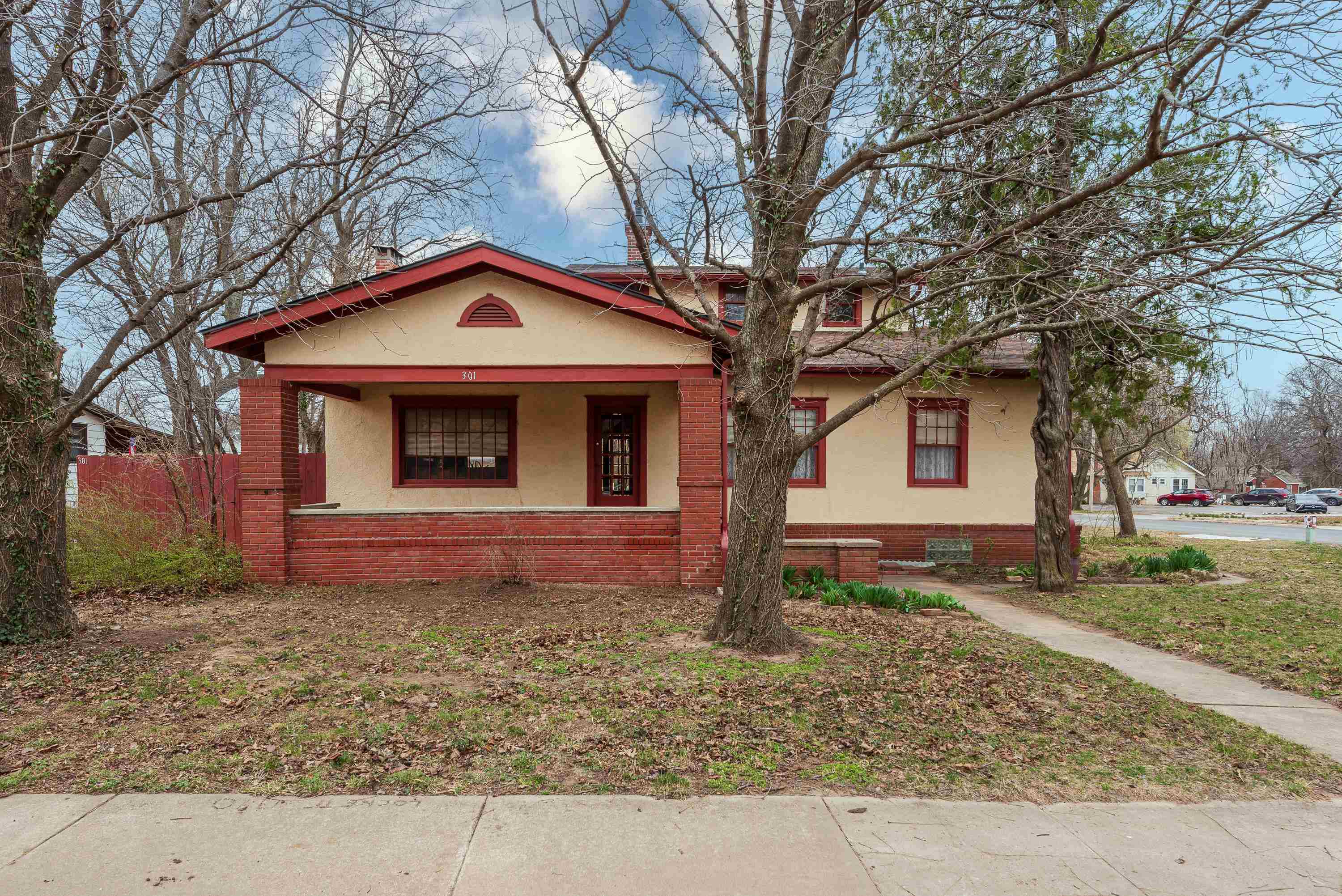 Property Photo:  301 E Ross St  KS 67026 