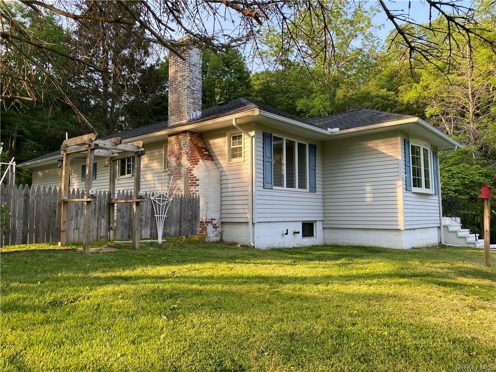 Property Photo:  429 Hunns Lake Road  NY 12581 