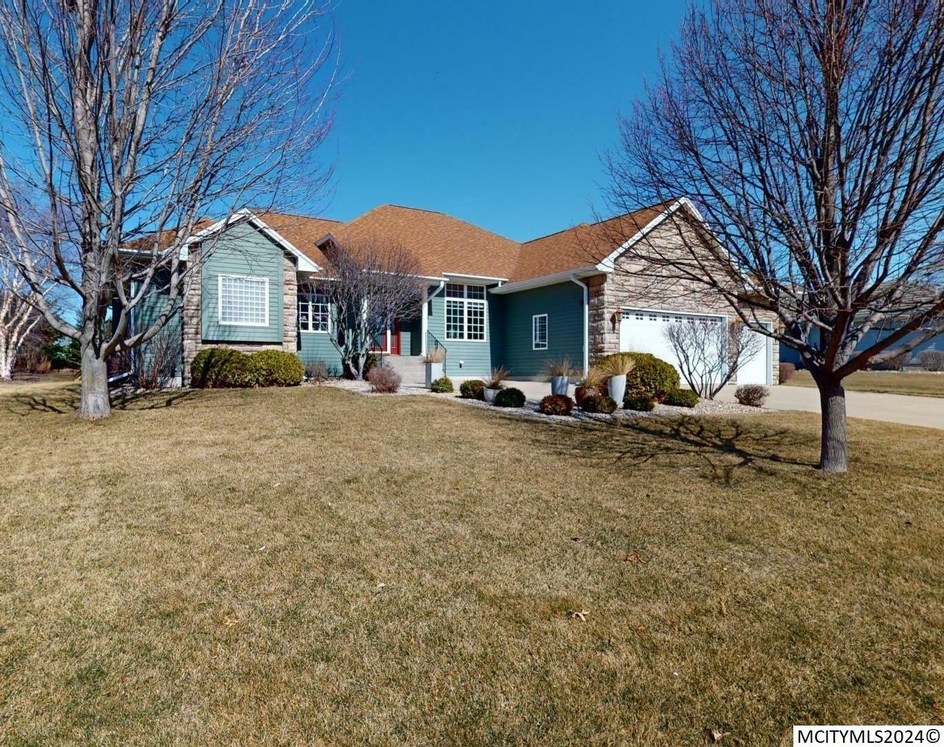 Property Photo:  2312 Country Club Dr  IA 50401 